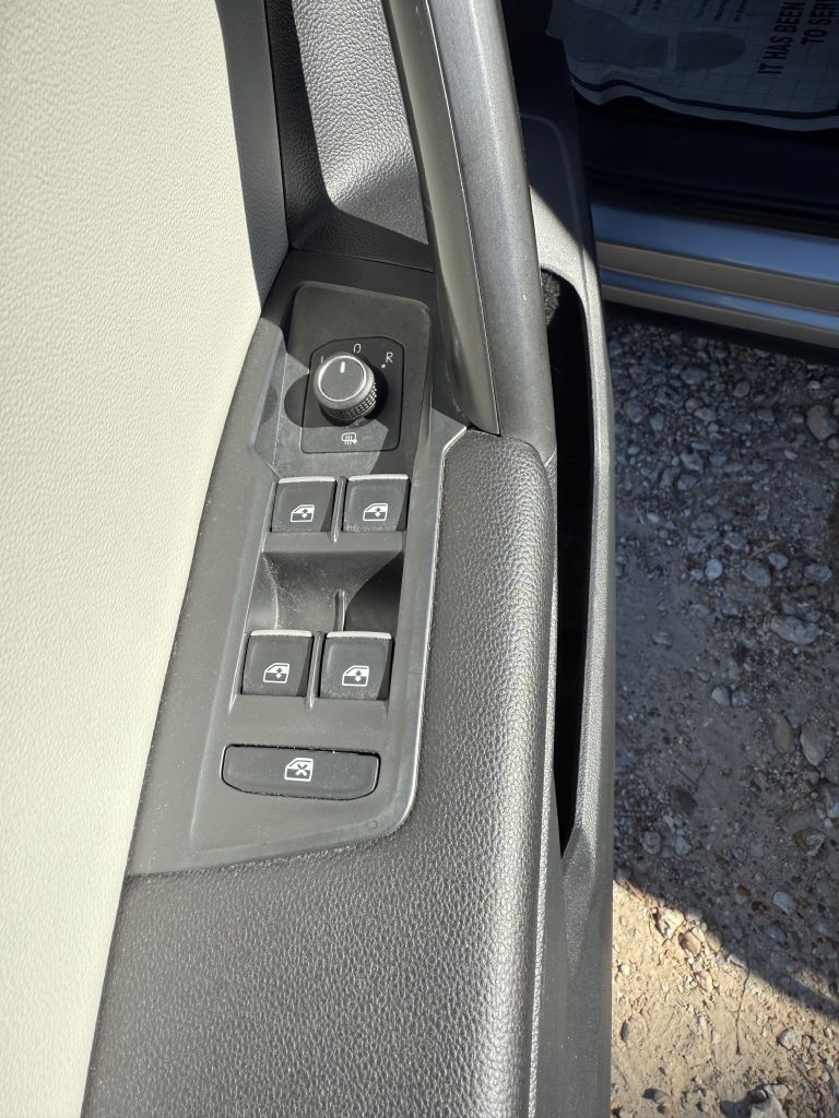Photo 16 of this VOLKSWAGEN TIGUAN