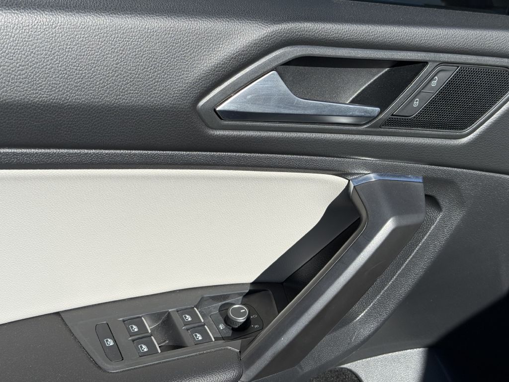 Photo 15 of this VOLKSWAGEN TIGUAN