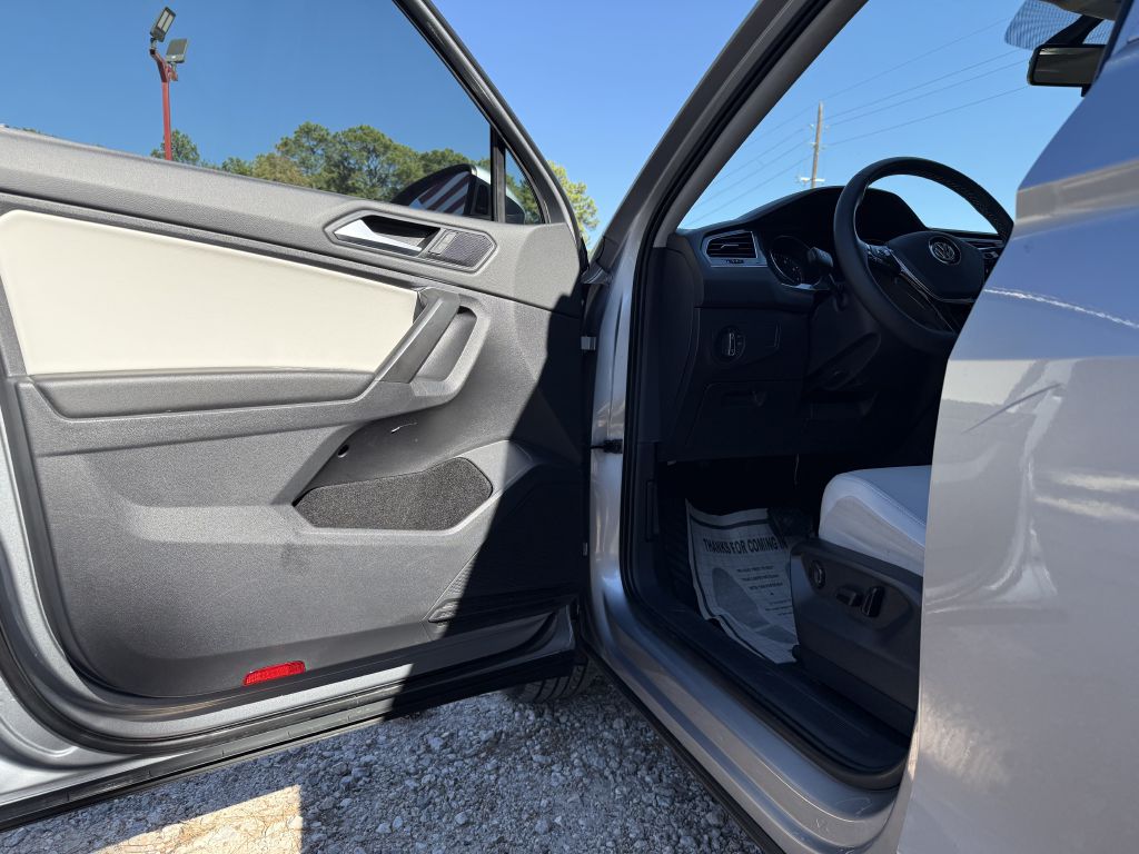 Photo 14 of this VOLKSWAGEN TIGUAN