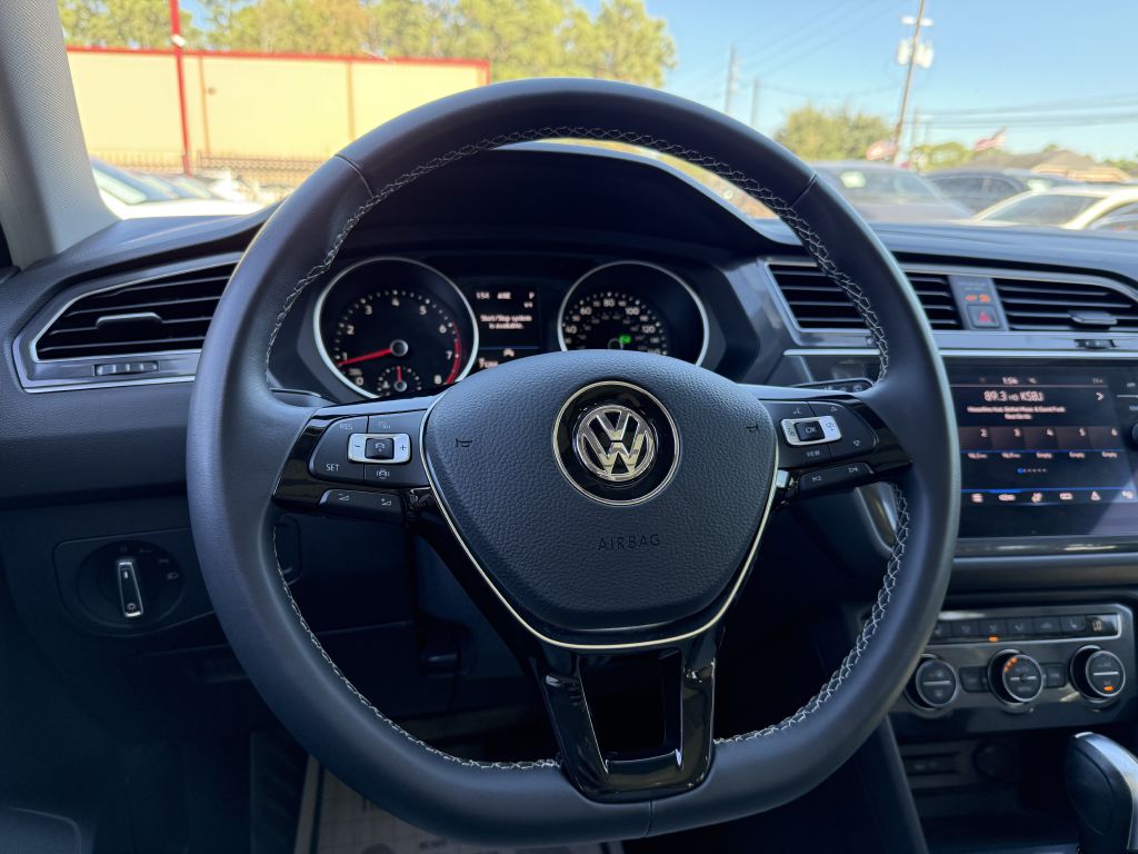 Photo 21 of this VOLKSWAGEN TIGUAN