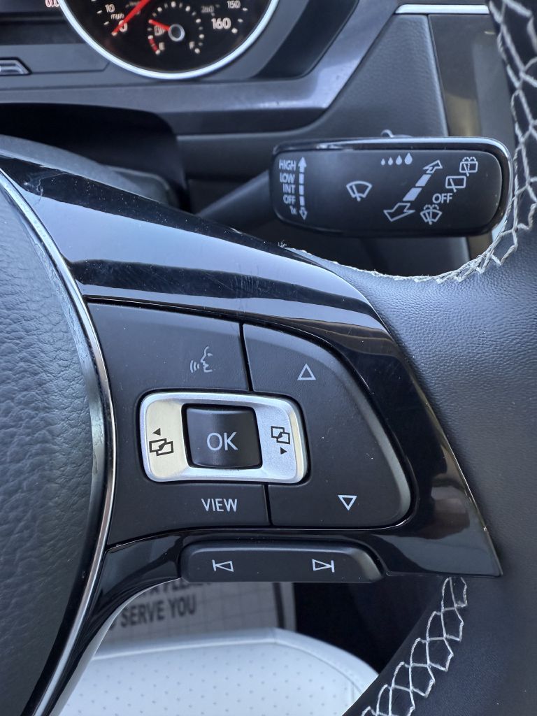 Photo 24 of this VOLKSWAGEN TIGUAN