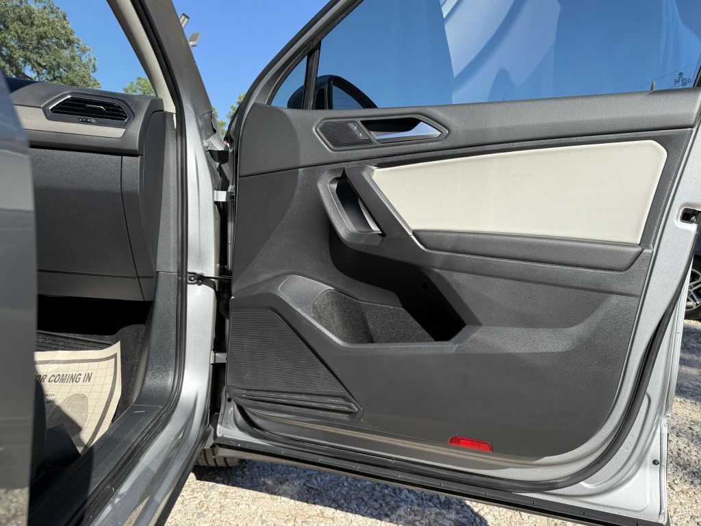 Photo 37 of this VOLKSWAGEN TIGUAN