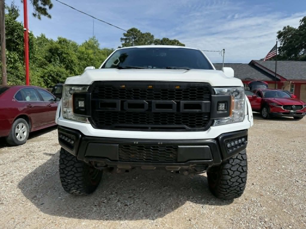 Photo 2 of this FORD F150 LARIAT