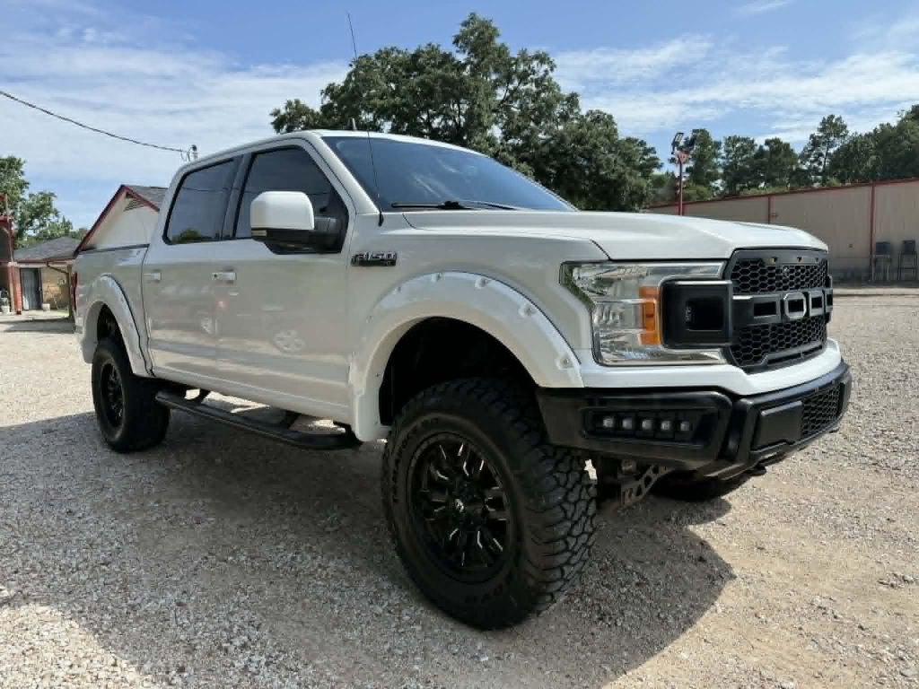 Photo 3 of this FORD F150 LARIAT