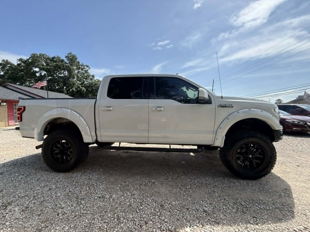 Photo 4 of this FORD F150 LARIAT