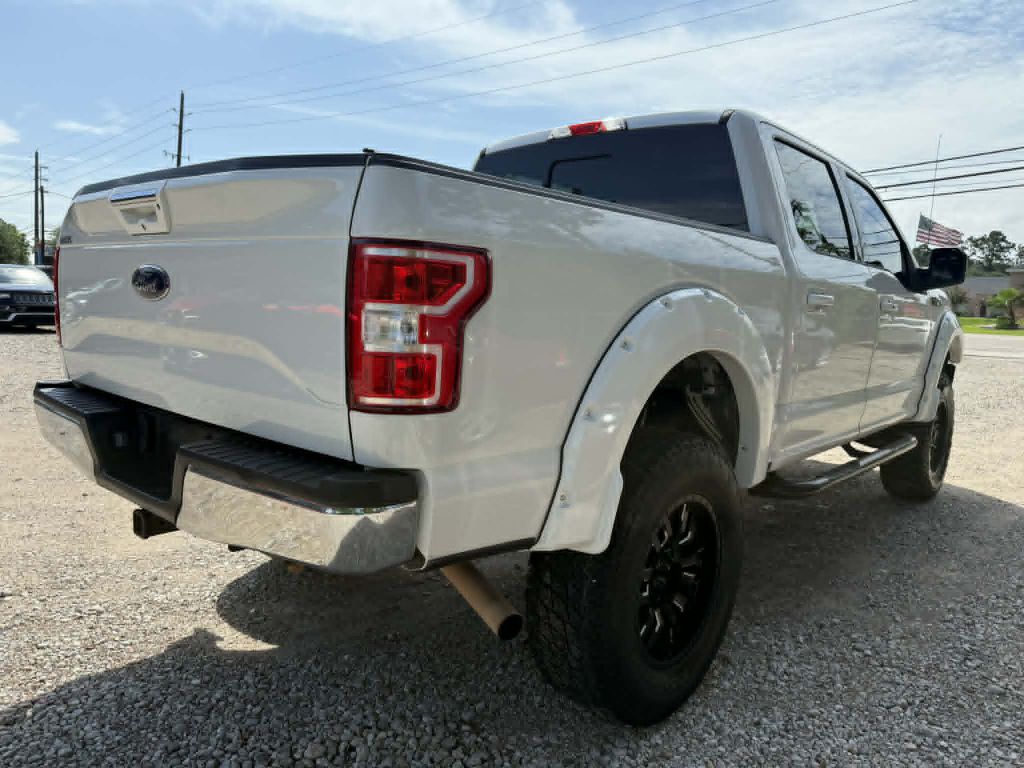 Photo 5 of this FORD F150 LARIAT