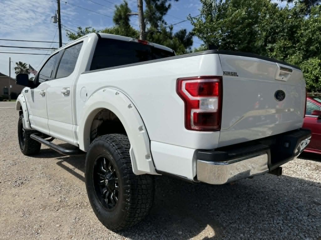 Photo 7 of this FORD F150 LARIAT