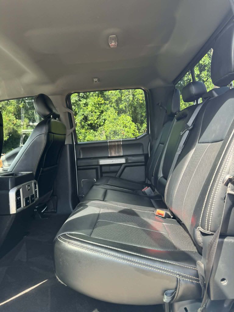 Photo 10 of this FORD F150 LARIAT