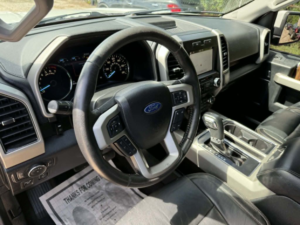 Photo 13 of this FORD F150 LARIAT