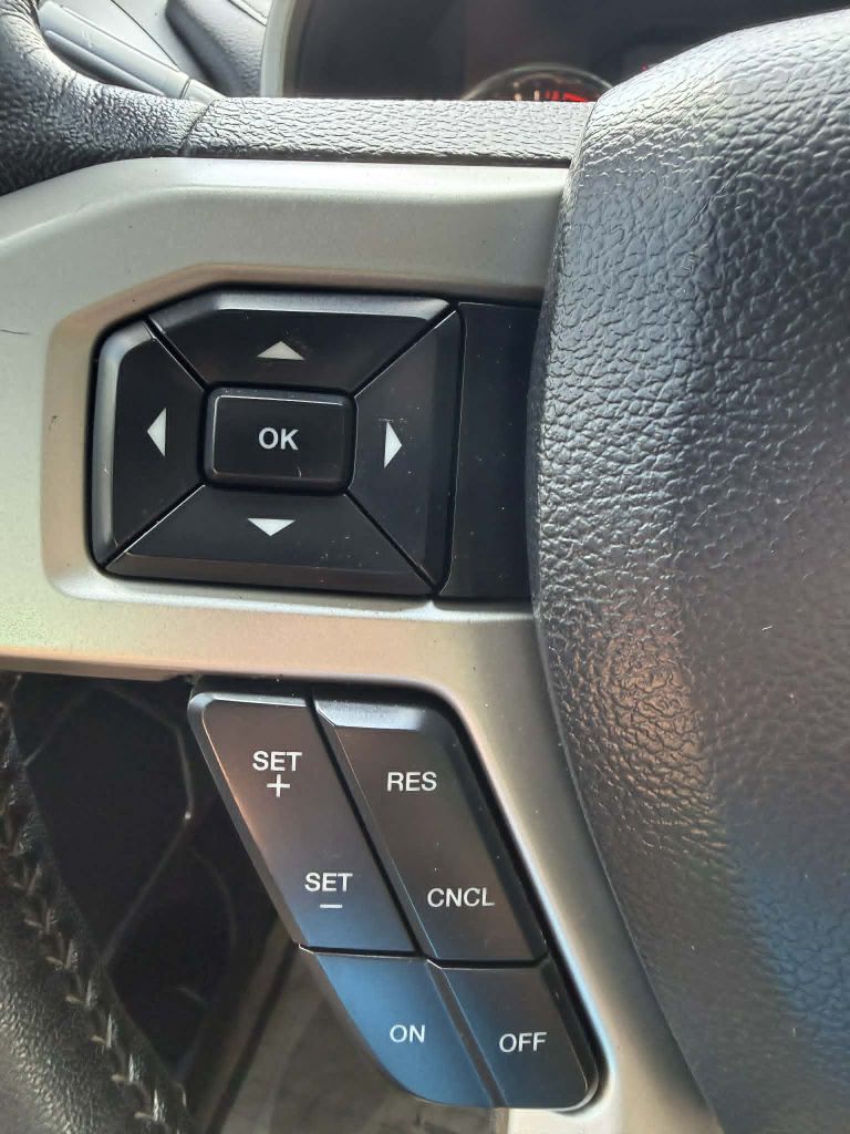Photo 18 of this FORD F150 LARIAT