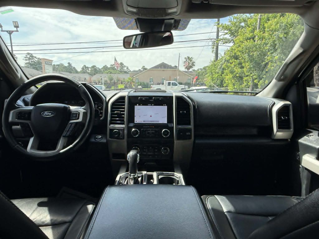Photo 27 of this FORD F150 LARIAT