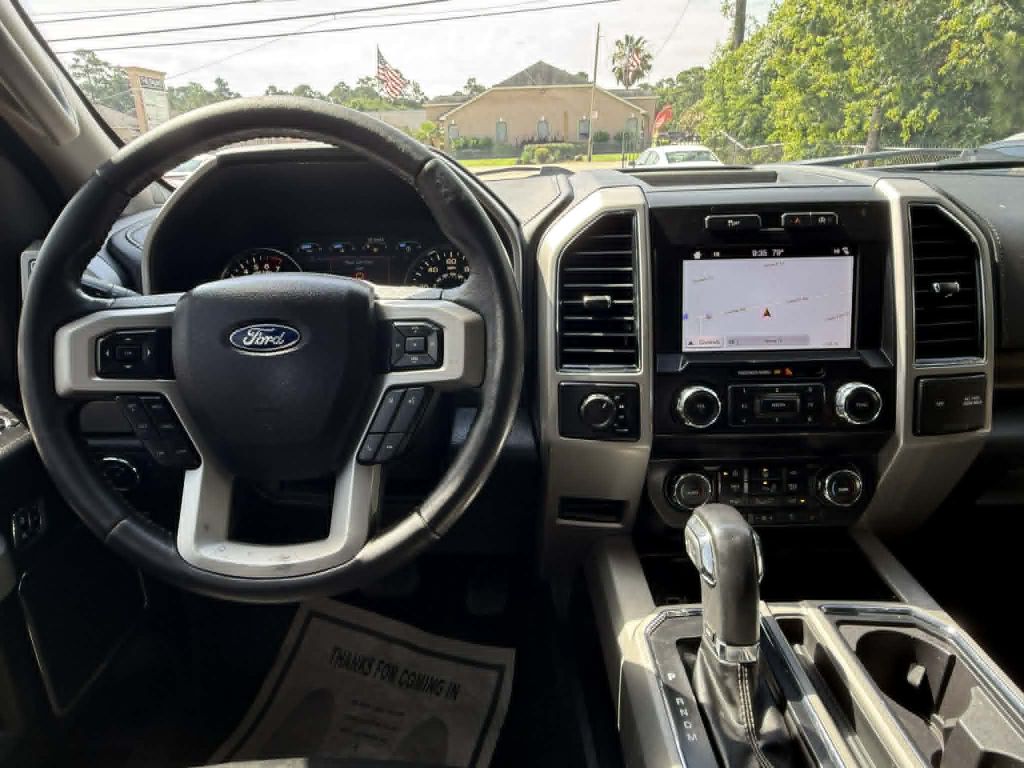 Photo 28 of this FORD F150 LARIAT
