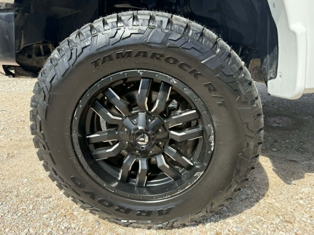 Photo 31 of this FORD F150 LARIAT