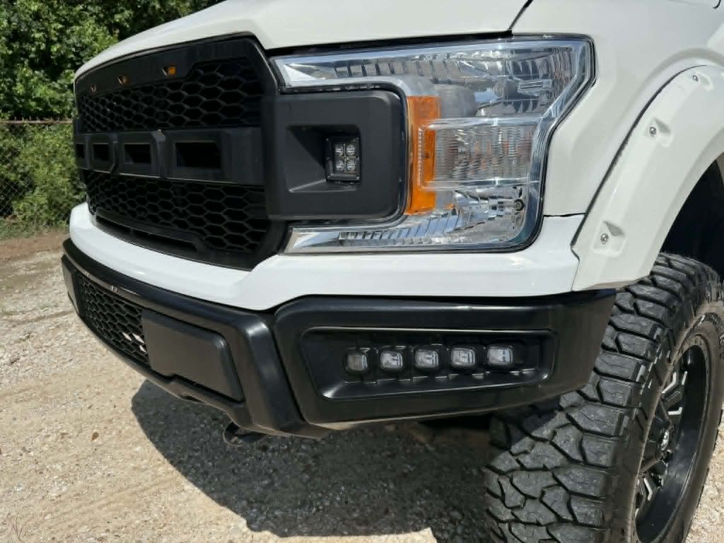 Photo 35 of this FORD F150 LARIAT