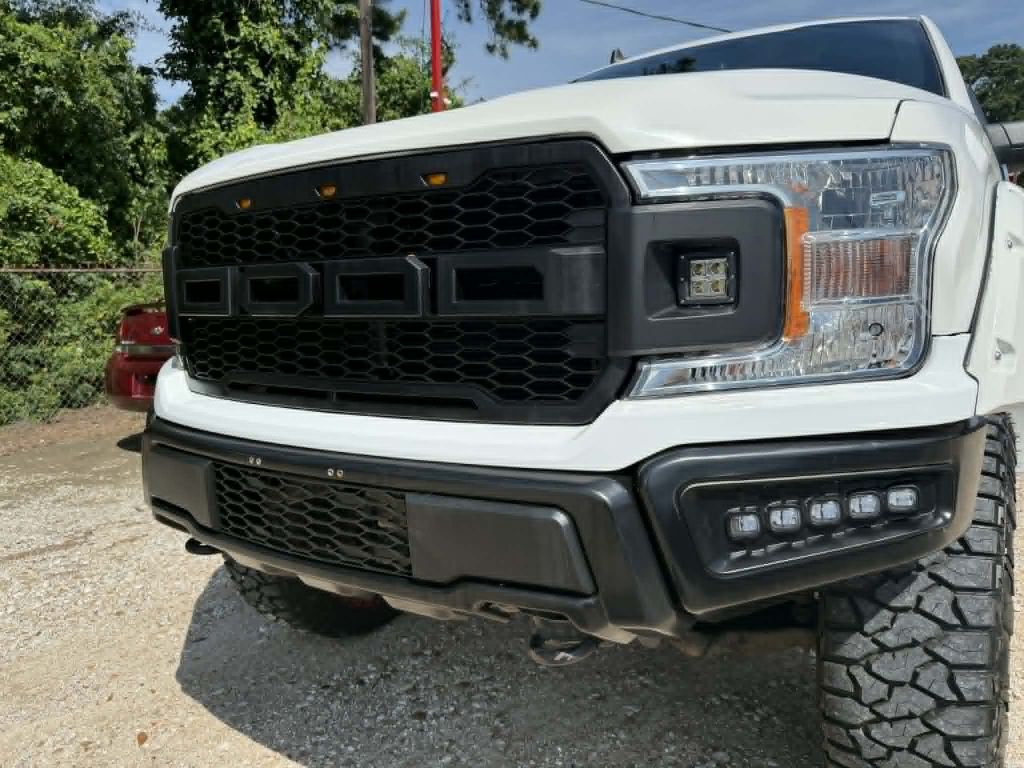 Photo 36 of this FORD F150 LARIAT