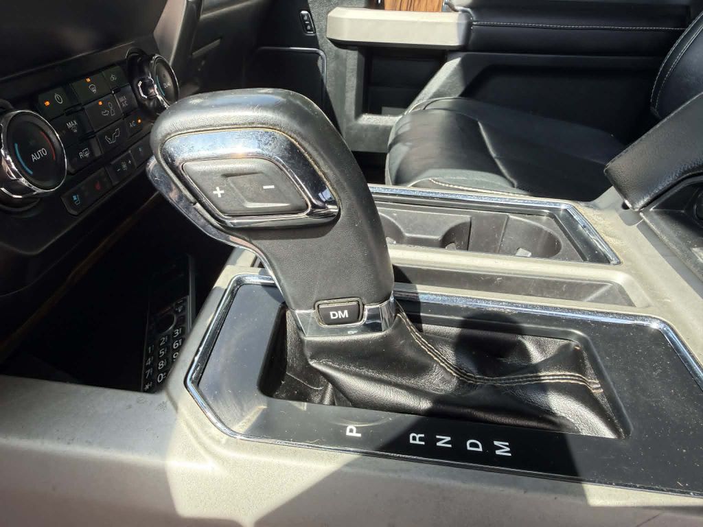Photo 30 of this FORD F150 LARIAT