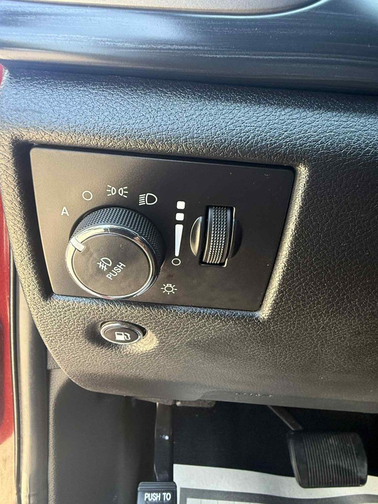 Photo 23 of this JEEP GRAND CHEROKEE