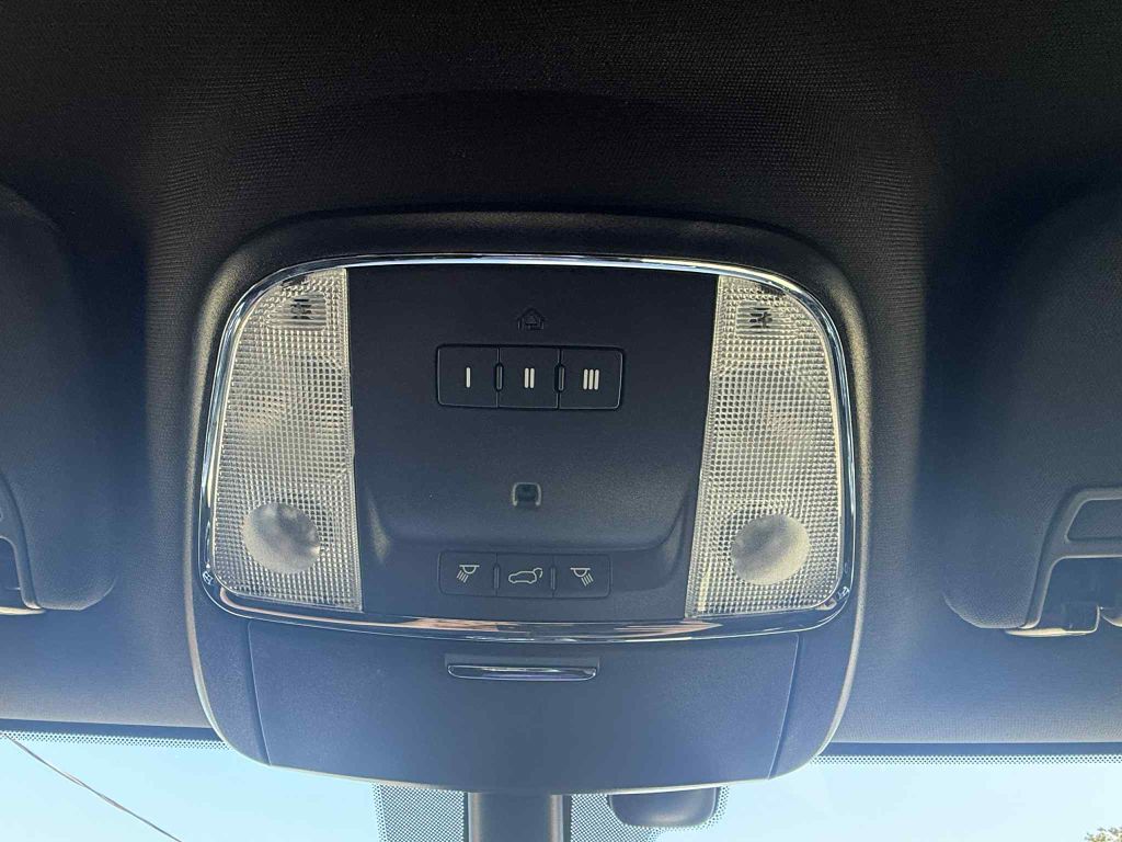 Photo 24 of this JEEP GRAND CHEROKEE