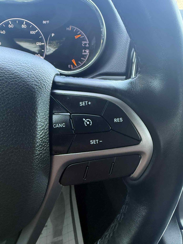 Photo 17 of this JEEP GRAND CHEROKEE