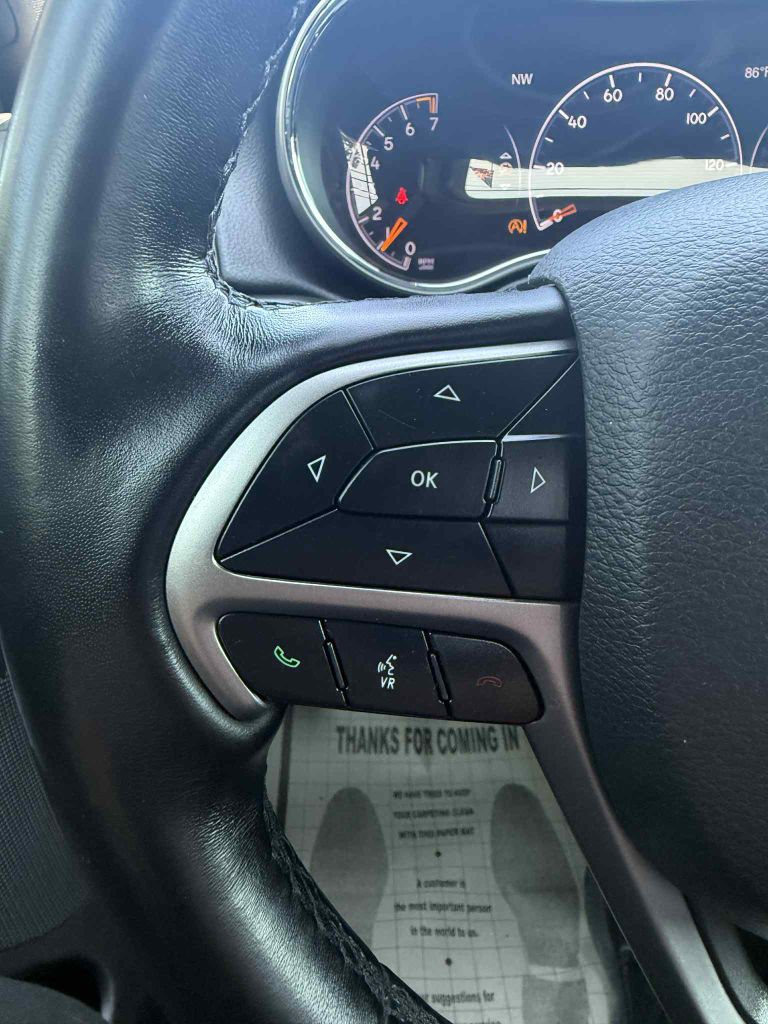 Photo 15 of this JEEP GRAND CHEROKEE