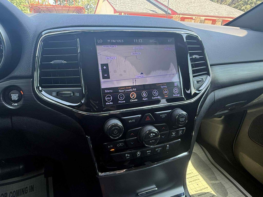 Photo 19 of this JEEP GRAND CHEROKEE