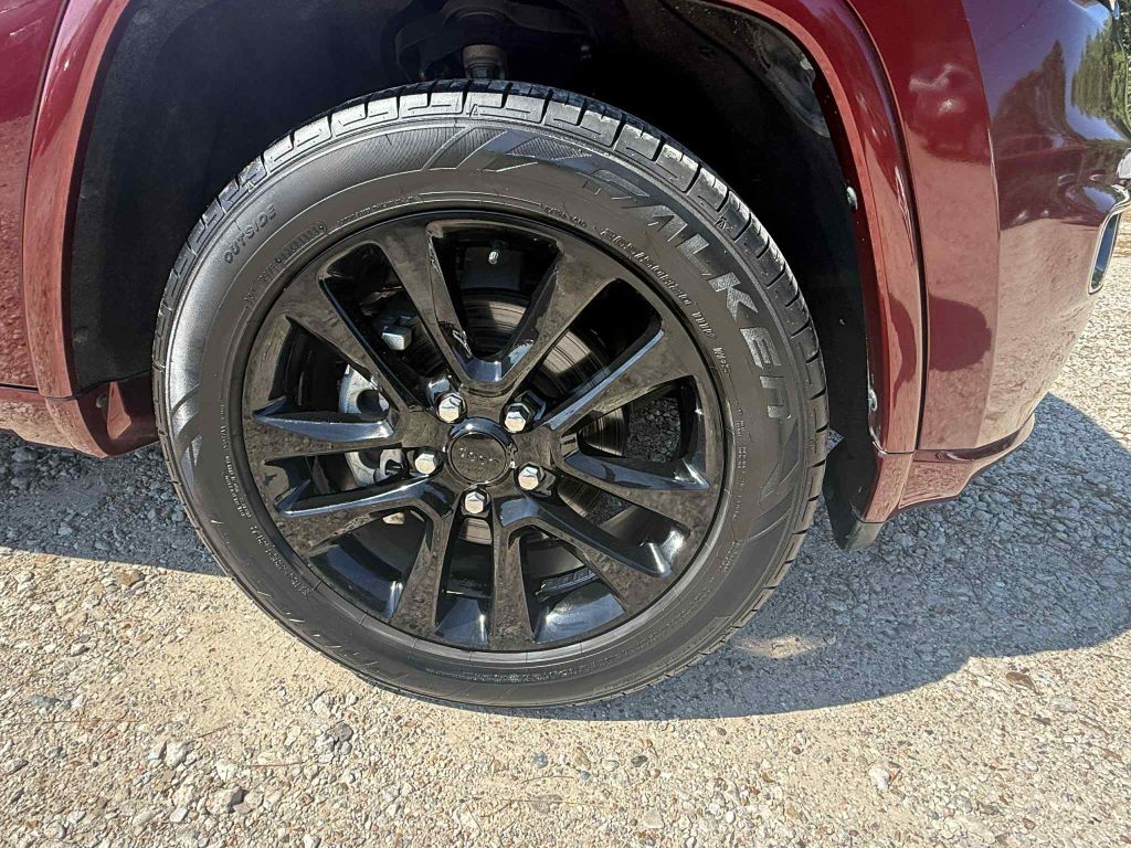 Photo 37 of this JEEP GRAND CHEROKEE