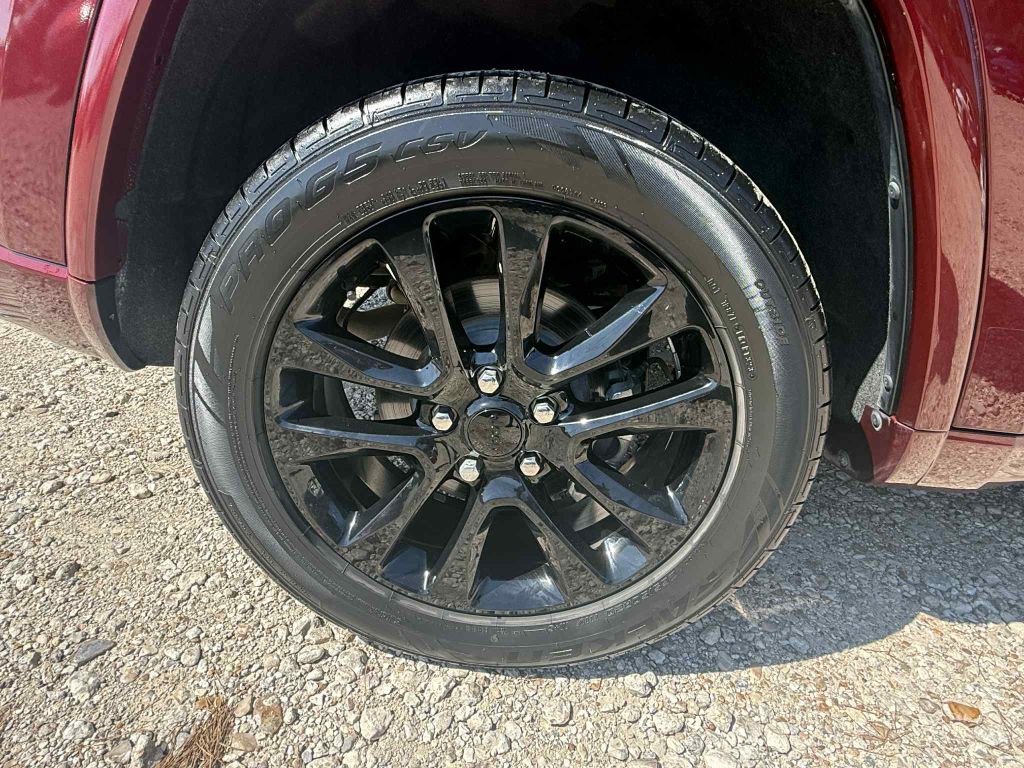 Photo 38 of this JEEP GRAND CHEROKEE