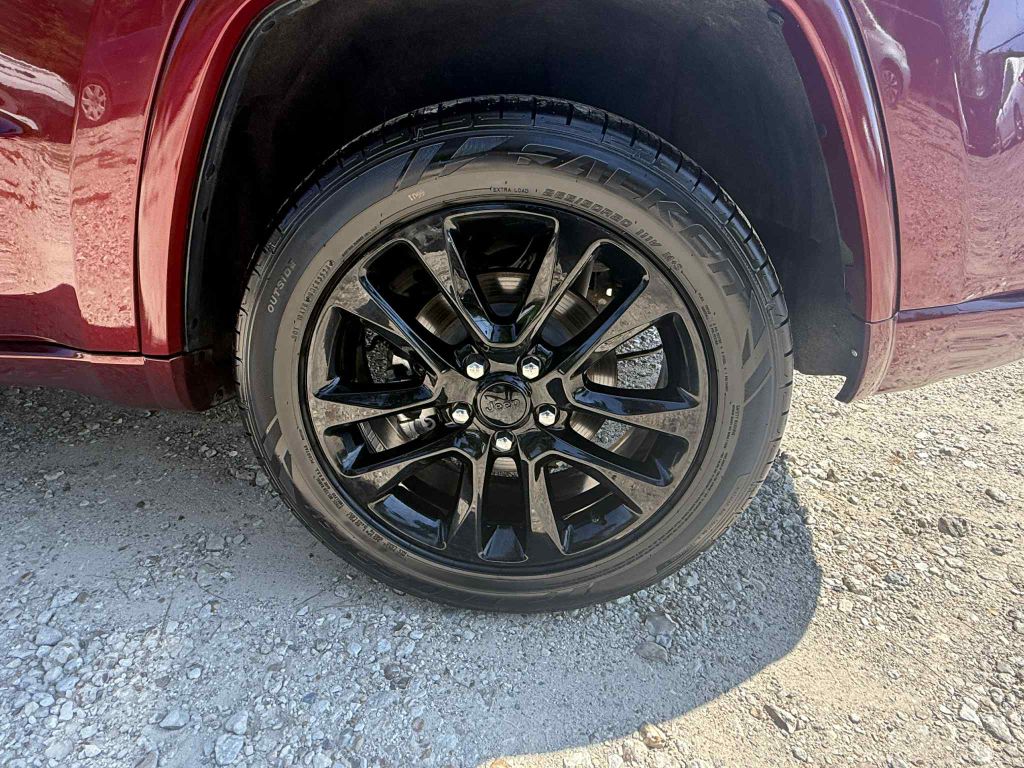 Photo 40 of this JEEP GRAND CHEROKEE