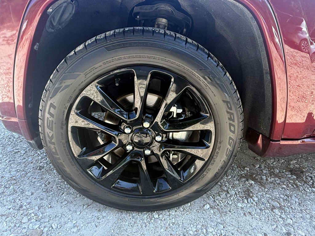 Photo 39 of this JEEP GRAND CHEROKEE