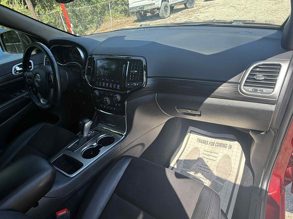 Photo 32 of this JEEP GRAND CHEROKEE