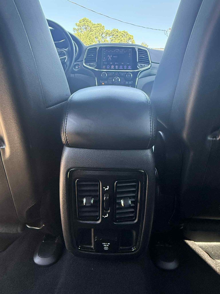 Photo 27 of this JEEP GRAND CHEROKEE