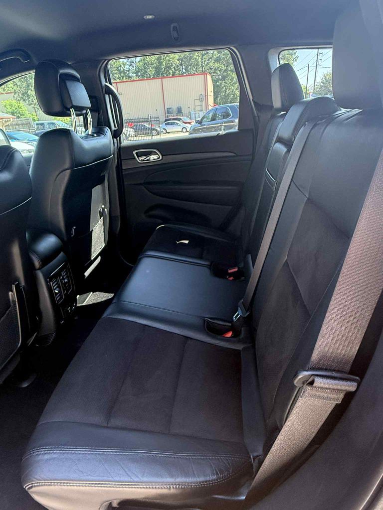 Photo 26 of this JEEP GRAND CHEROKEE