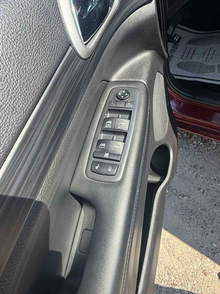 Photo 10 of this JEEP GRAND CHEROKEE