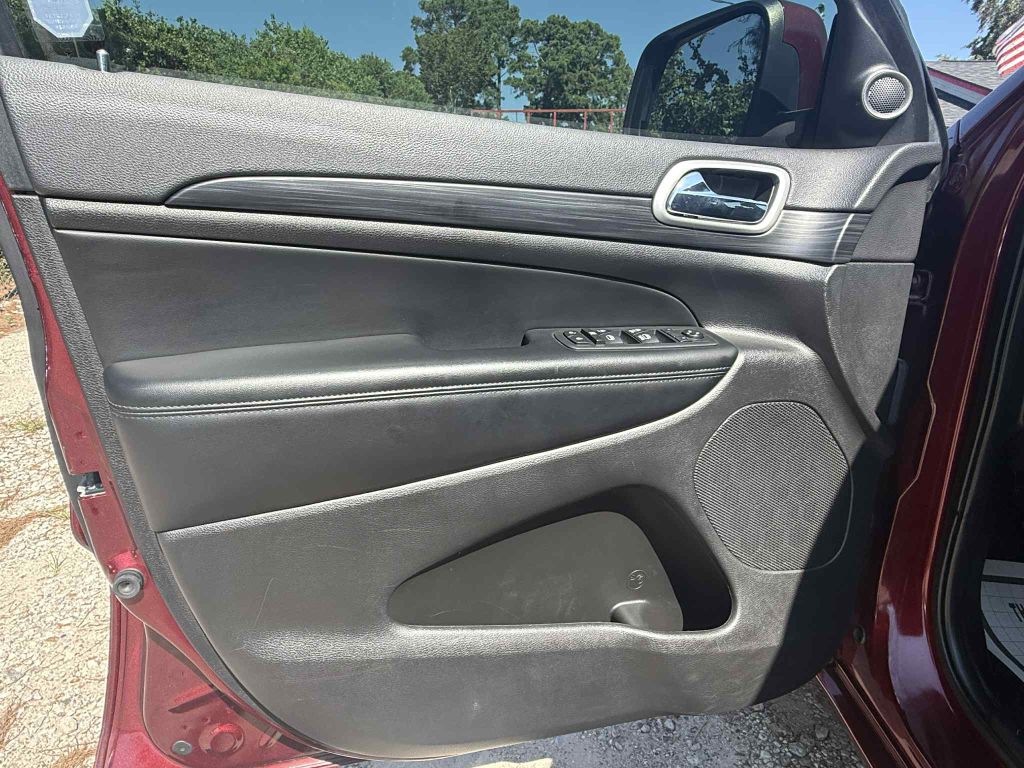Photo 9 of this JEEP GRAND CHEROKEE