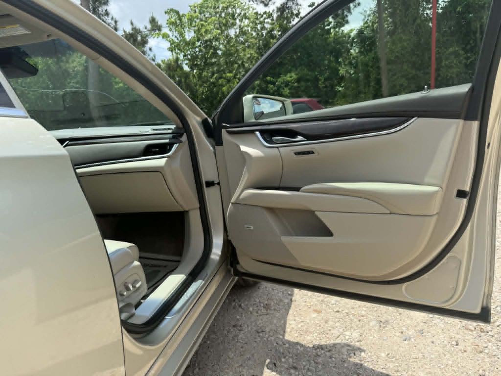 Photo 19 of this CADILLAC XTS