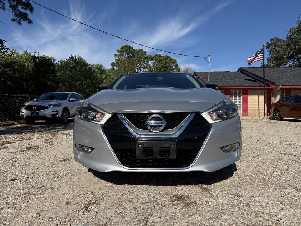 Photo 2 of this NISSAN MAXIMA