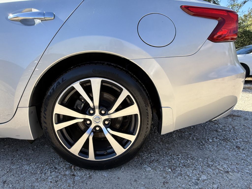 Photo 12 of this NISSAN MAXIMA
