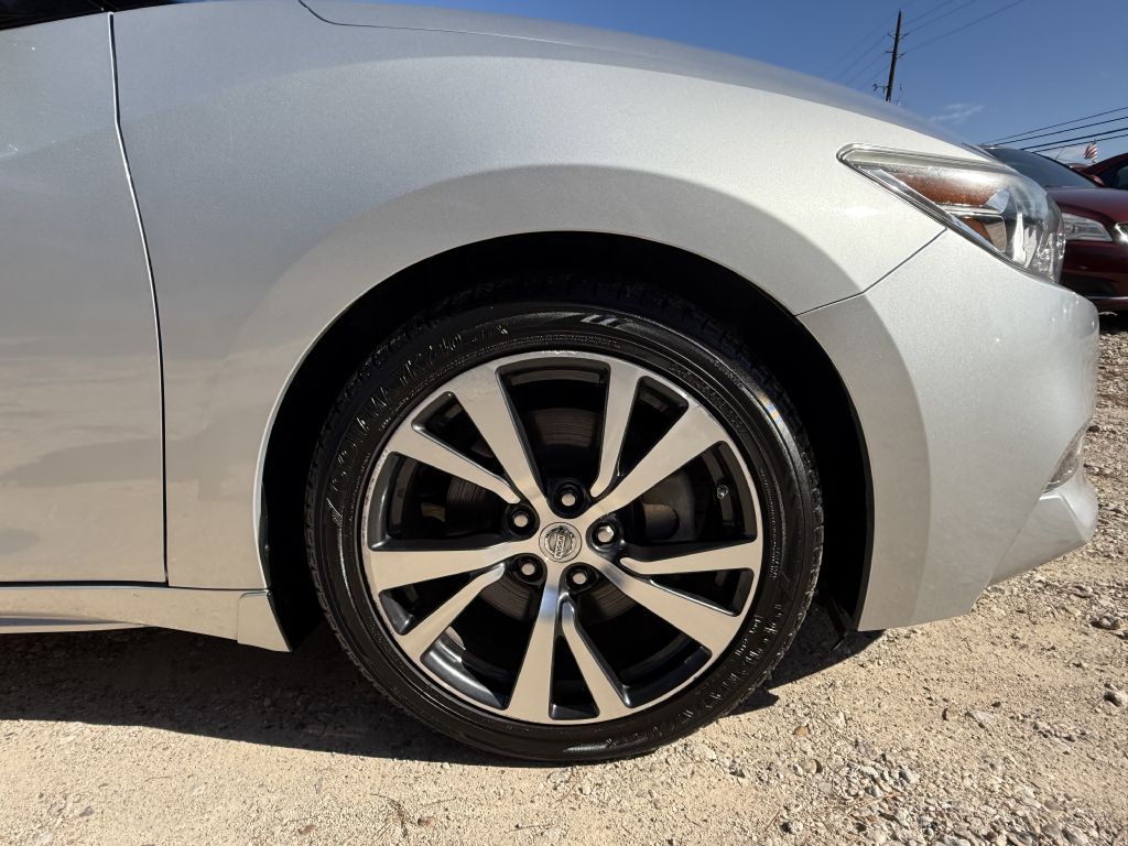 Photo 14 of this NISSAN MAXIMA