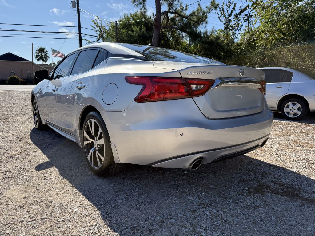 Photo 7 of this NISSAN MAXIMA