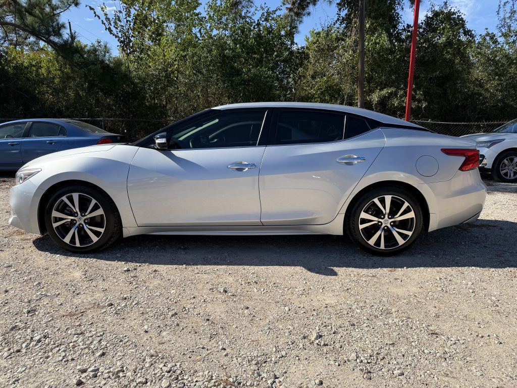 Photo 8 of this NISSAN MAXIMA