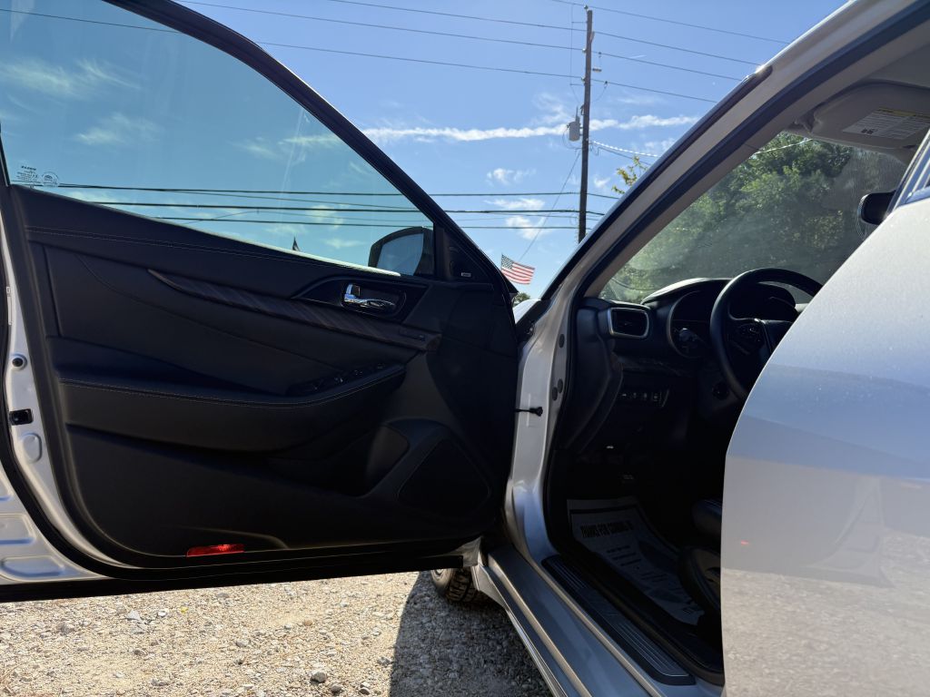 Photo 15 of this NISSAN MAXIMA