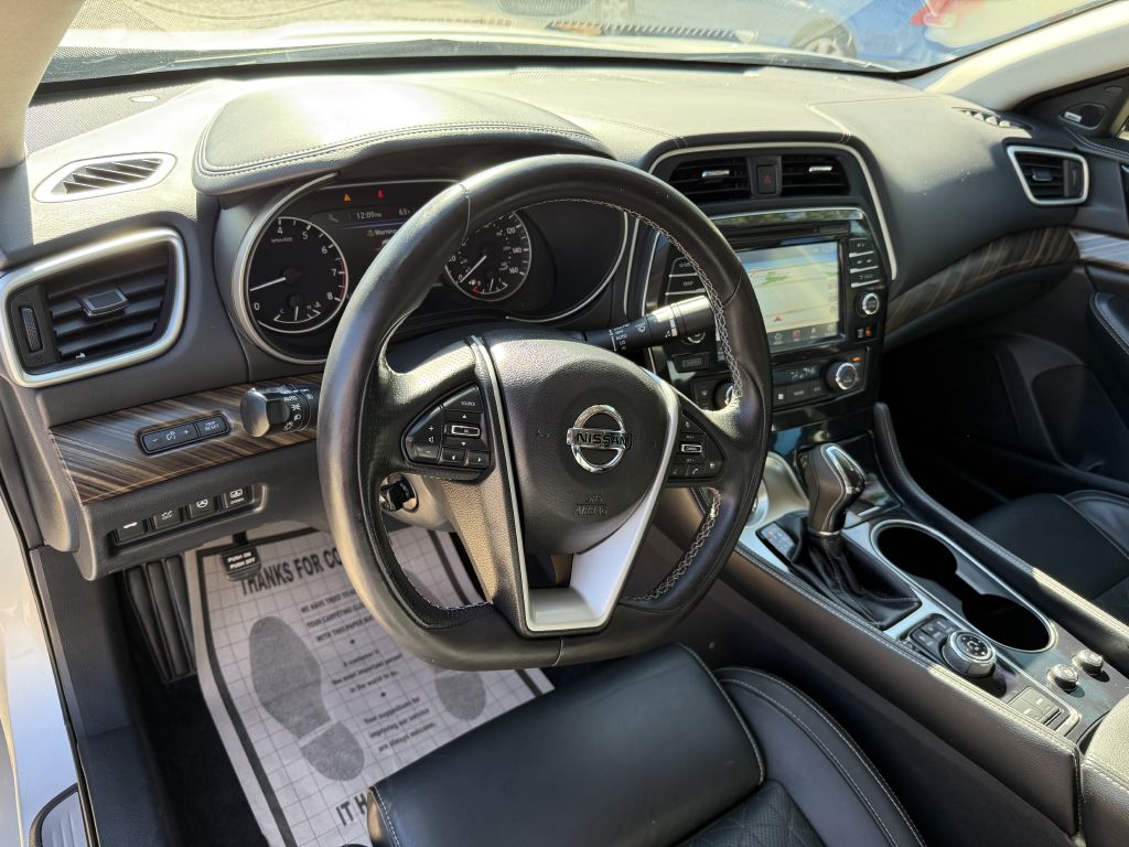 Photo 19 of this NISSAN MAXIMA