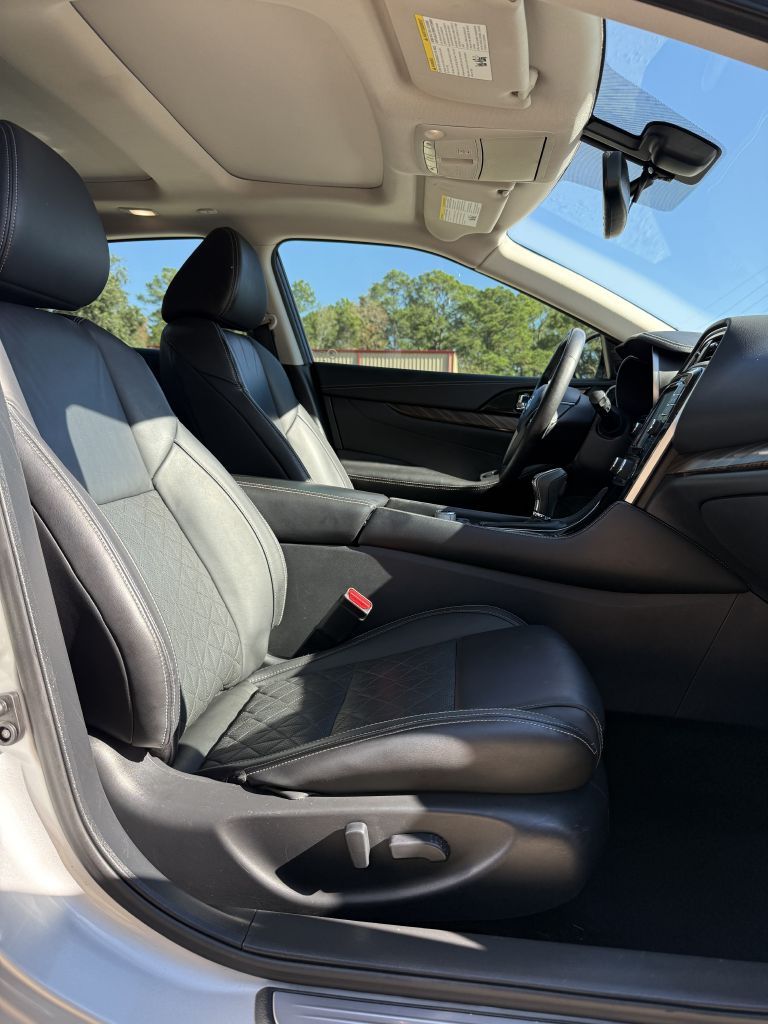 Photo 31 of this NISSAN MAXIMA