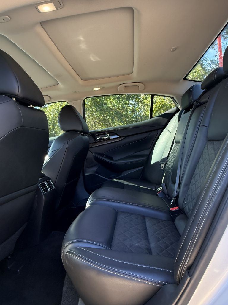 Photo 34 of this NISSAN MAXIMA