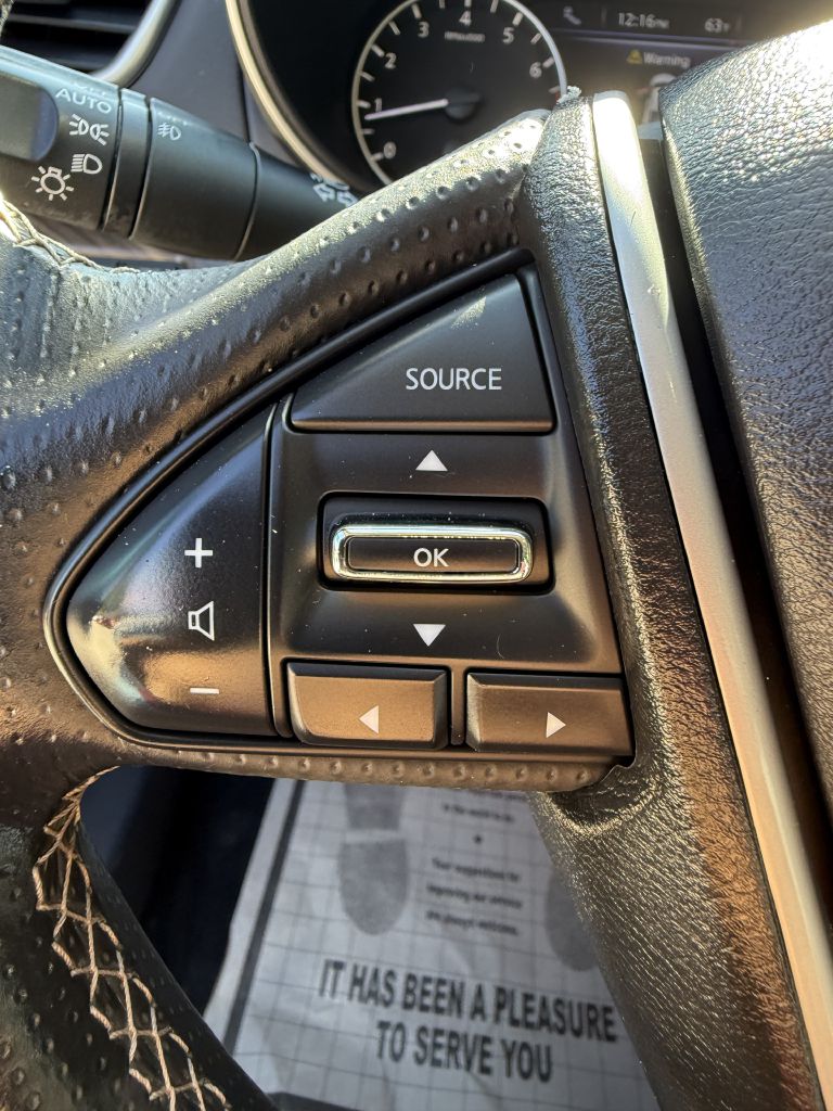 Photo 23 of this NISSAN MAXIMA