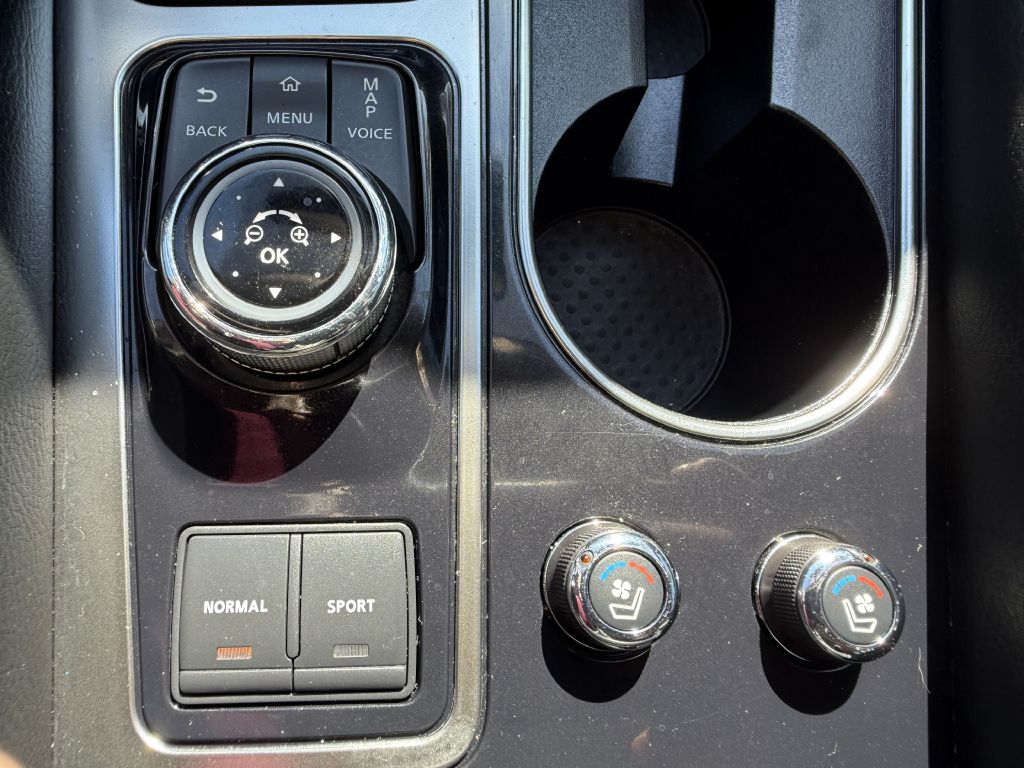 Photo 29 of this NISSAN MAXIMA