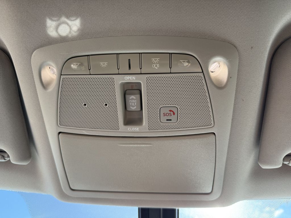 Photo 37 of this NISSAN MAXIMA
