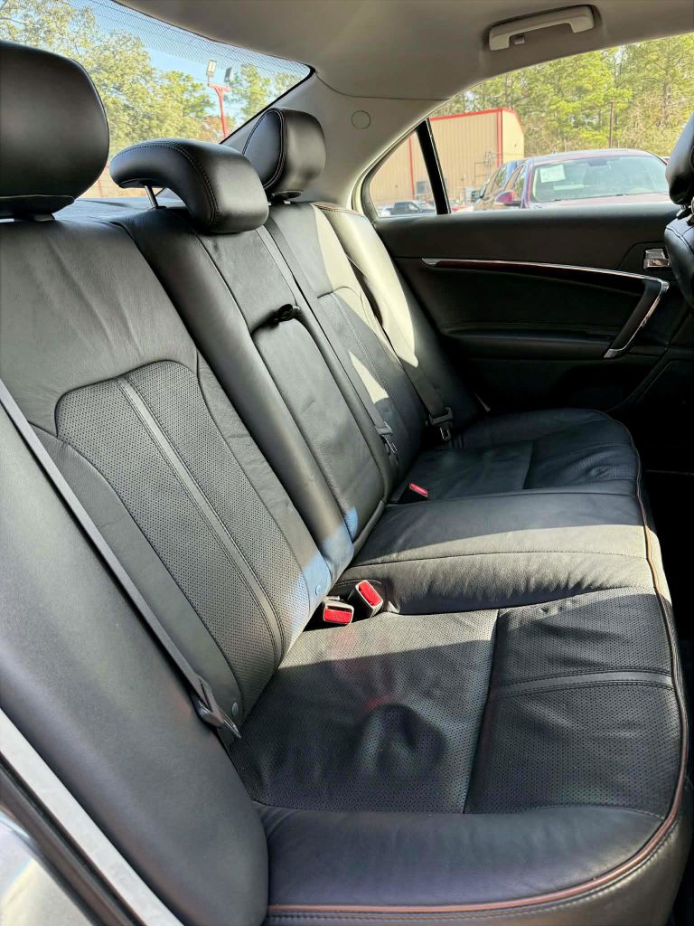Photo 17 of this LINCOLN MKZ