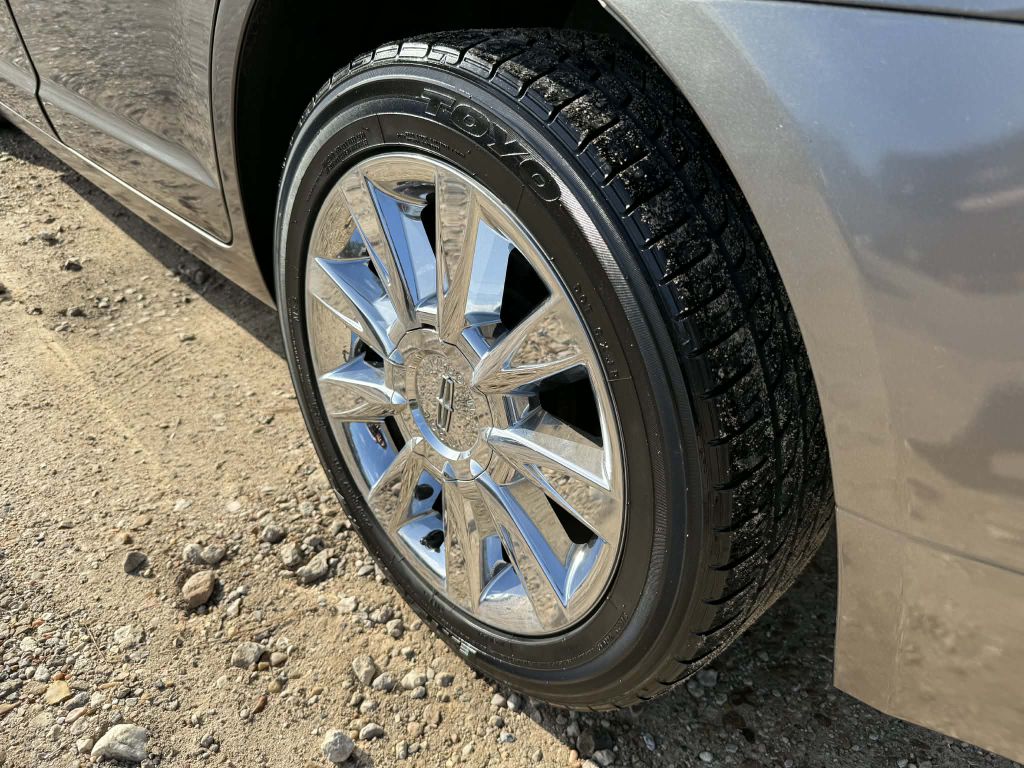 Photo 27 of this LINCOLN MKZ
