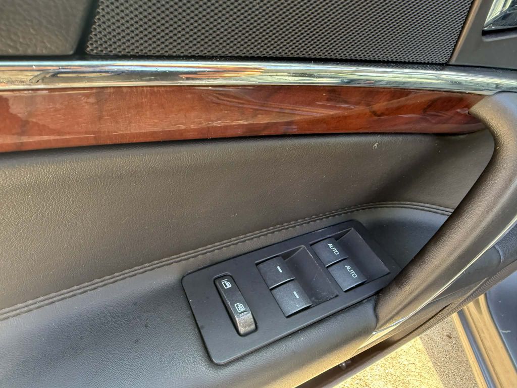 Photo 25 of this LINCOLN MKZ